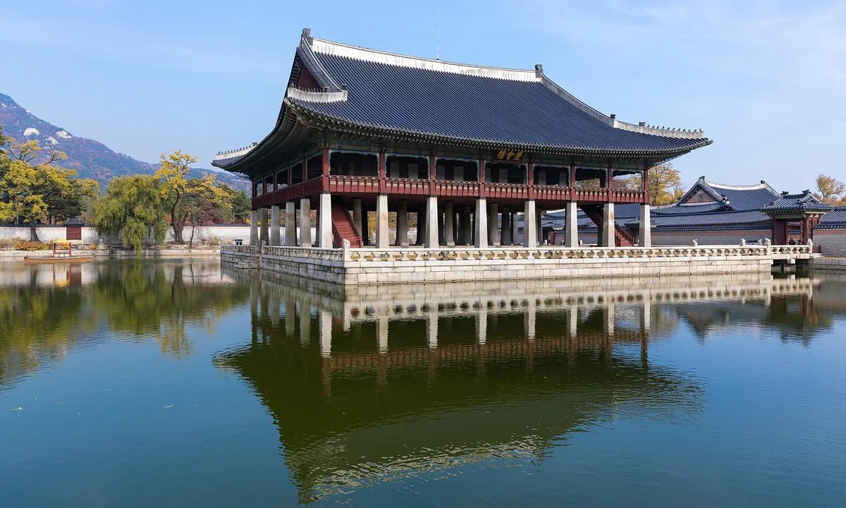 Seoul in a Day: Palaces, Tower & Shopping