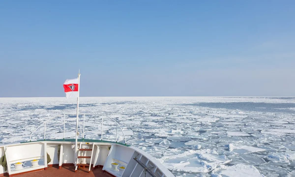 Hokkaido Winter: Drift Ice & Frozen Lakes