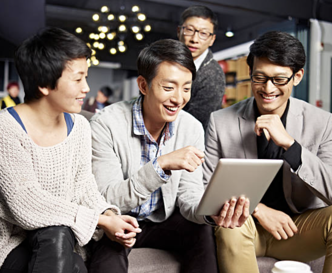 enterpreneurs sitting down and discuss together